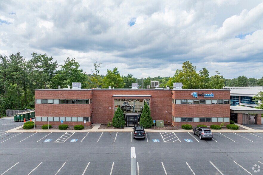 More Photos Of 18 Pelham Rd, Salem Office For Lease