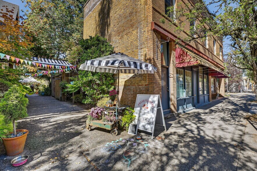 More Photos Of 8203 SE 13th Ave, Portland Office For Sale