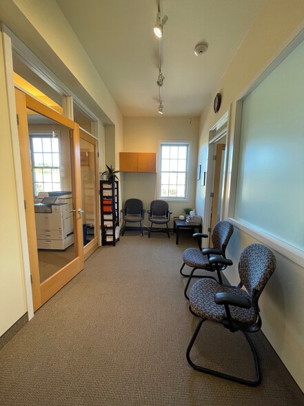 More Photos Of 245 Amity Rd, Woodbridge Storefront Retail Office For Lease