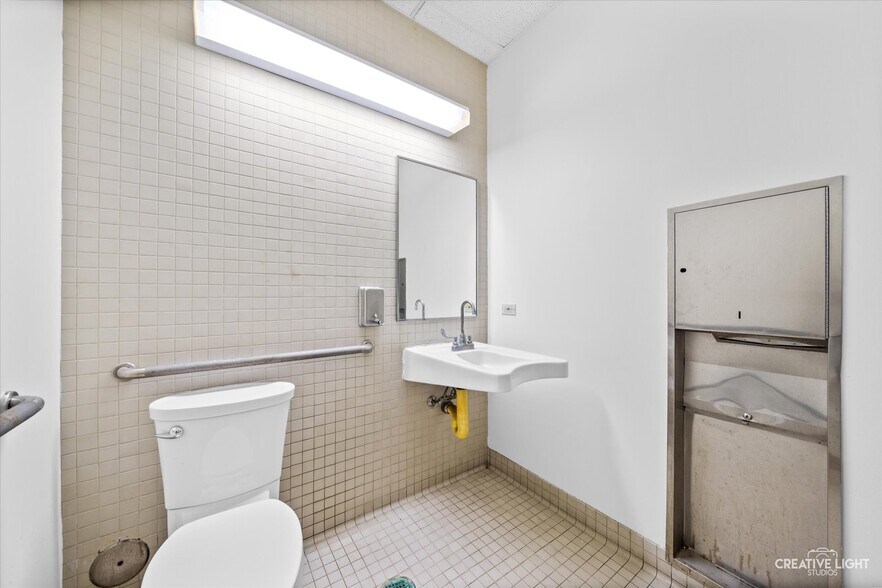 More Photos Of 164-166 N Gilbert St, South Elgin Freestanding For Lease