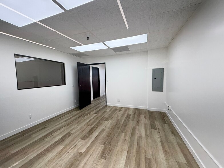 More Photos Of 12612-12630 Raymer St, North Hollywood Warehouse For Lease