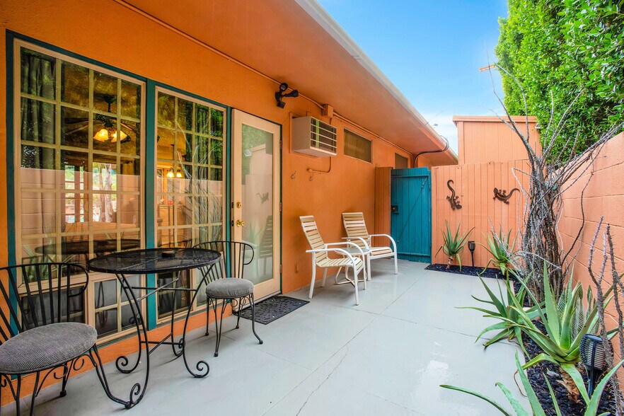 More Photos Of 234 S Patencio Rd, Palm Springs Hotel For Sale