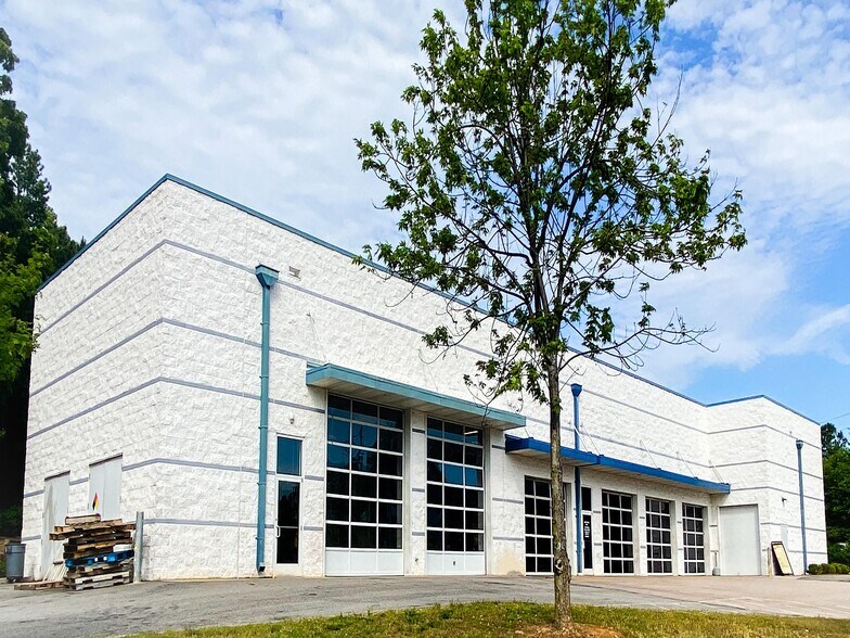 More Photos Of 1640 Piney Plains Rd, Cary Auto Repair For Sale