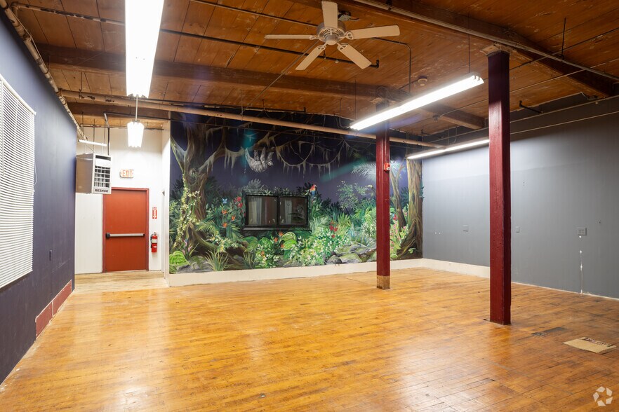 More Photos Of 51-55 Middlesex St, Chelmsford Light Manufacturing For Lease