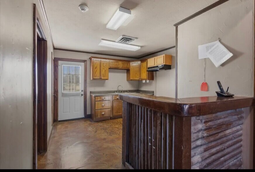 More Photos Of 1624 N Northwest Loop 323, Tyler Freestanding For Sale