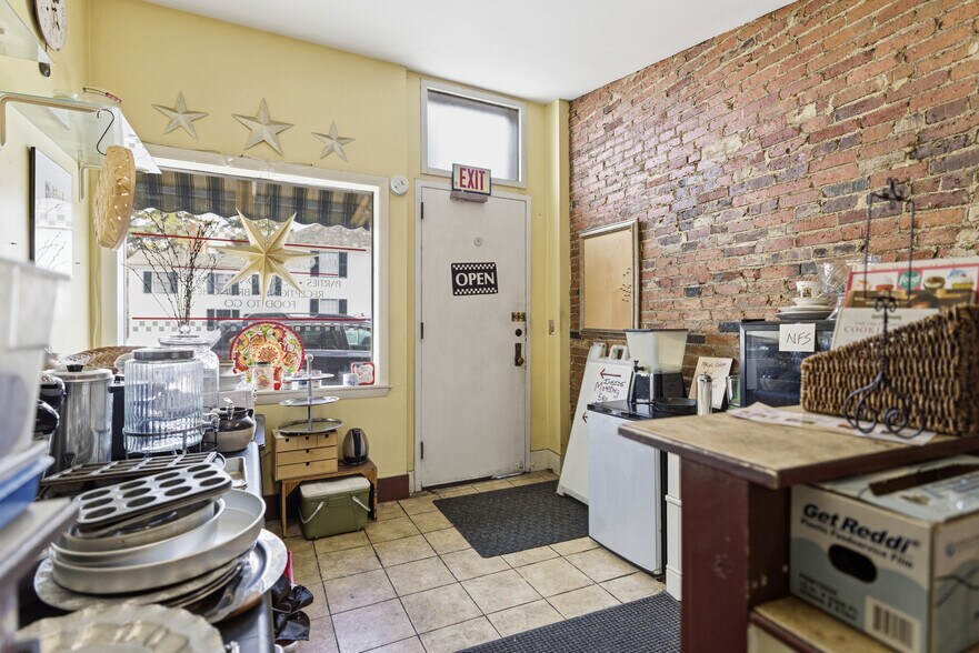 More Photos Of 275 Main St, South Berwick Storefront For Sale