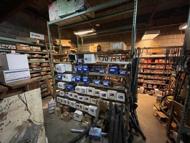 More Photos Of 1510 Pioneer Rd, Henry Auto Repair For Sale