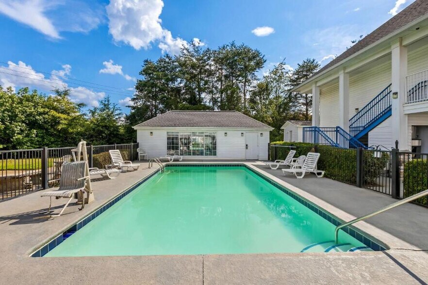 More Photos Of 164 Jameson Inn Dr, Forest City Hotel For Sale