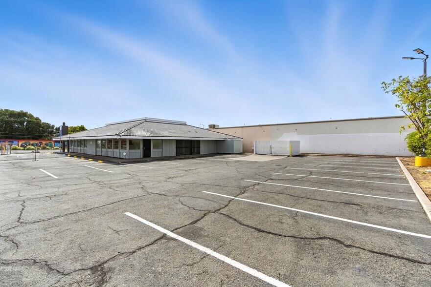 More Photos Of 4355 Sonoma Blvd, Vallejo Restaurant For Sale