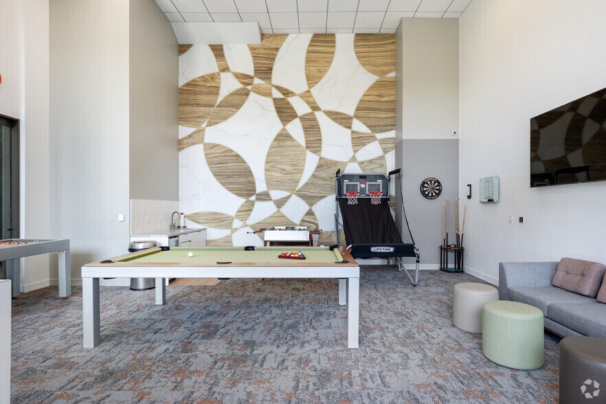 More Photos Of 11100 Santa Monica Blvd, Los Angeles Office For Lease