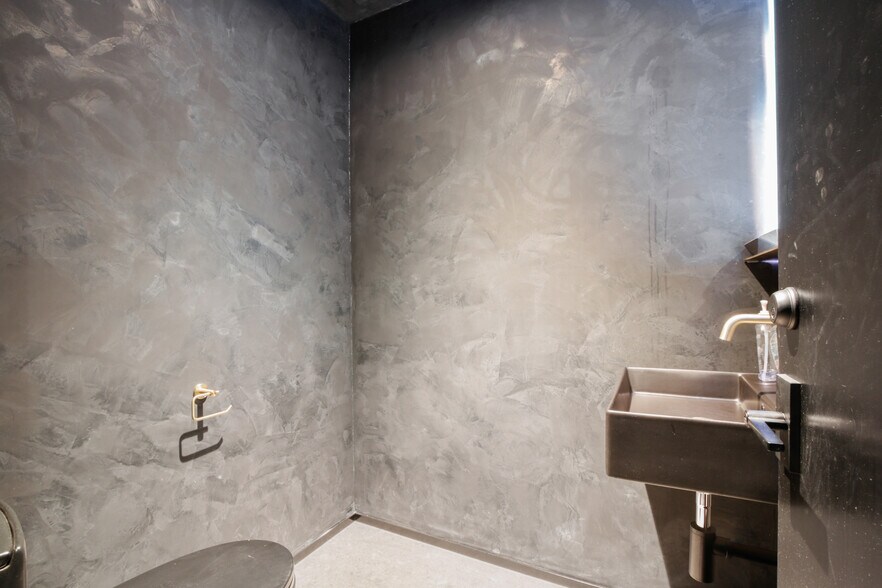 More Photos Of 1627 Pontius Ave, Los Angeles Loft Creative Space For Sale