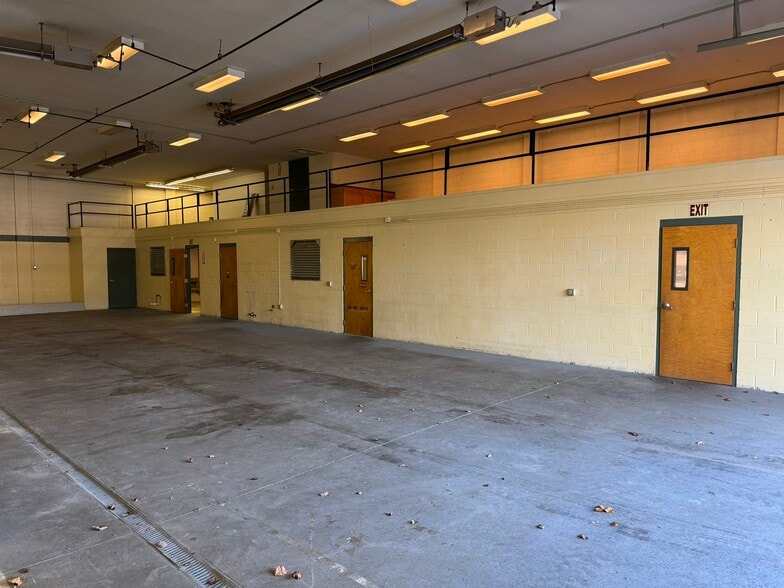 More Photos Of 1212 Battleground Ave, Greensboro Freestanding For Lease