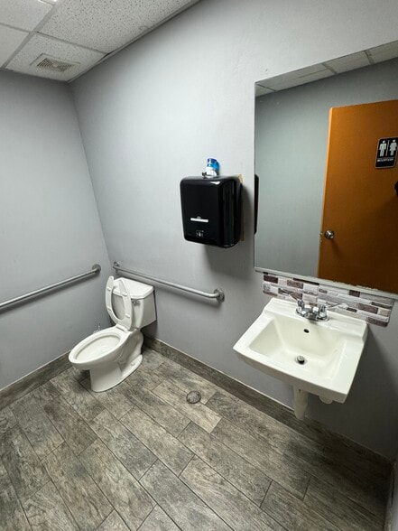 More Photos Of 1600 E Saint Georges Ave, Linden Restaurant For Sale