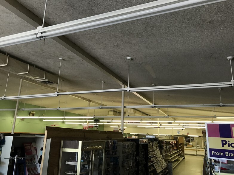 More Photos Of 1724 Main St, Livingston Freestanding For Sale