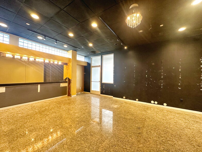 More Photos Of 12640 Riverside Dr, Valley Village Storefront Retail Office For Sale