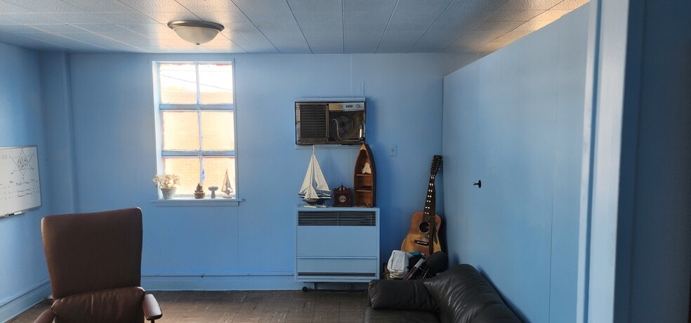 More Photos Of 140 Baker St, Coloma Manufacturing For Sale