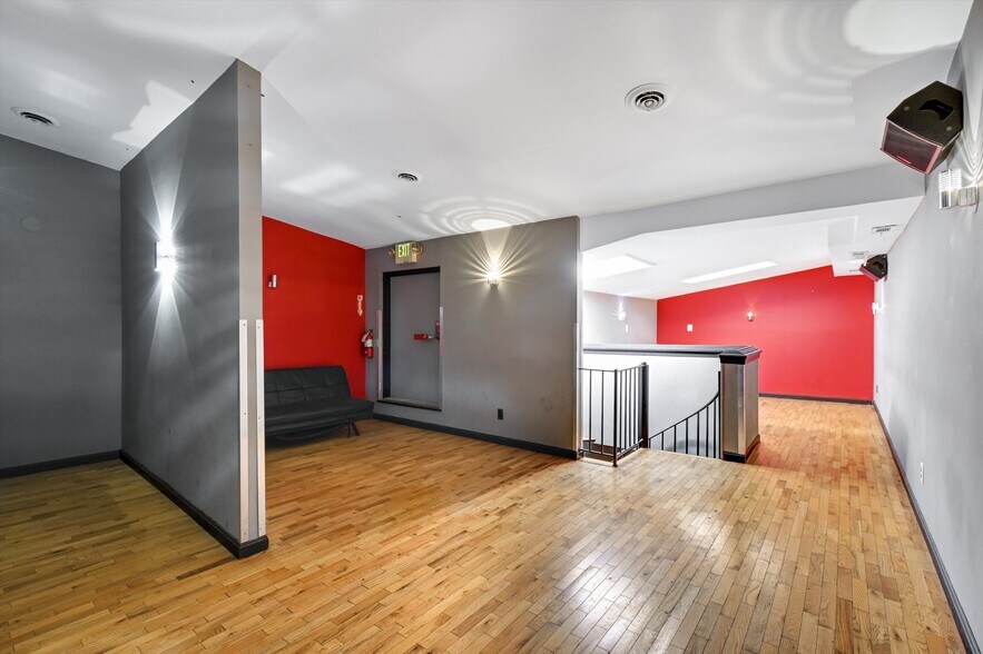 More Photos Of 15 E Centre St, Baltimore Bar For Sale