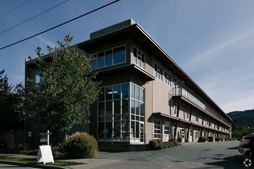 More Photos Of 39012 Discovery Way, Squamish Warehouse For Lease