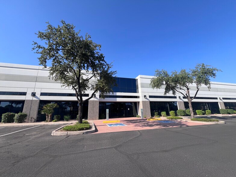 More Photos Of 2552 W Erie Dr, Tempe Unknown For Lease