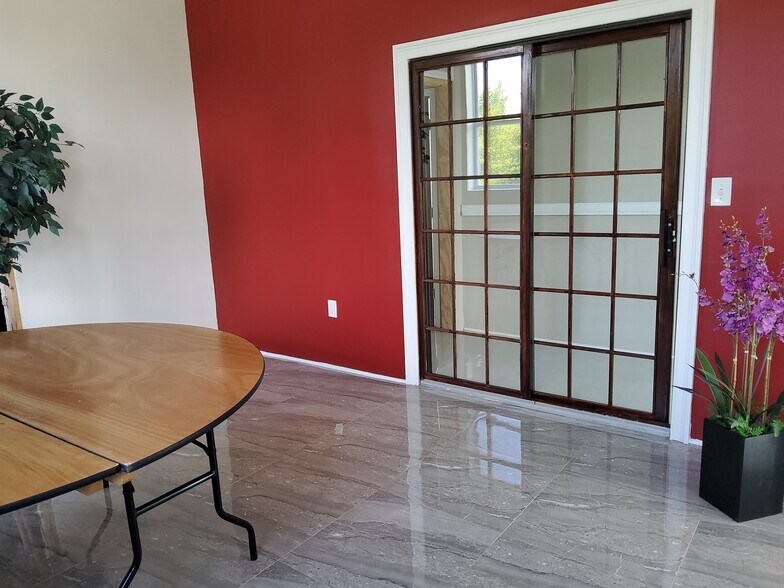 More Photos Of 17 Midland Ave, Middletown Warehouse For Lease