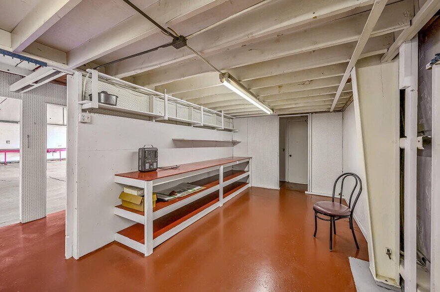 More Photos Of 26 Kimberling Blvd, Kimberling City Manufacturing For Sale