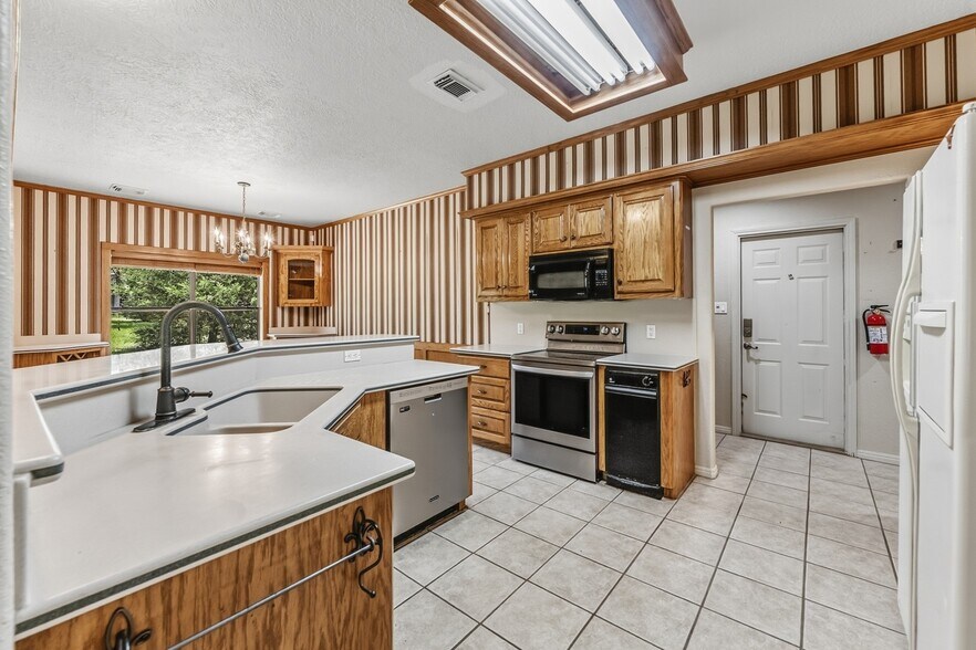 More Photos Of 1726 I-45 North, Huntsville Land For Sale