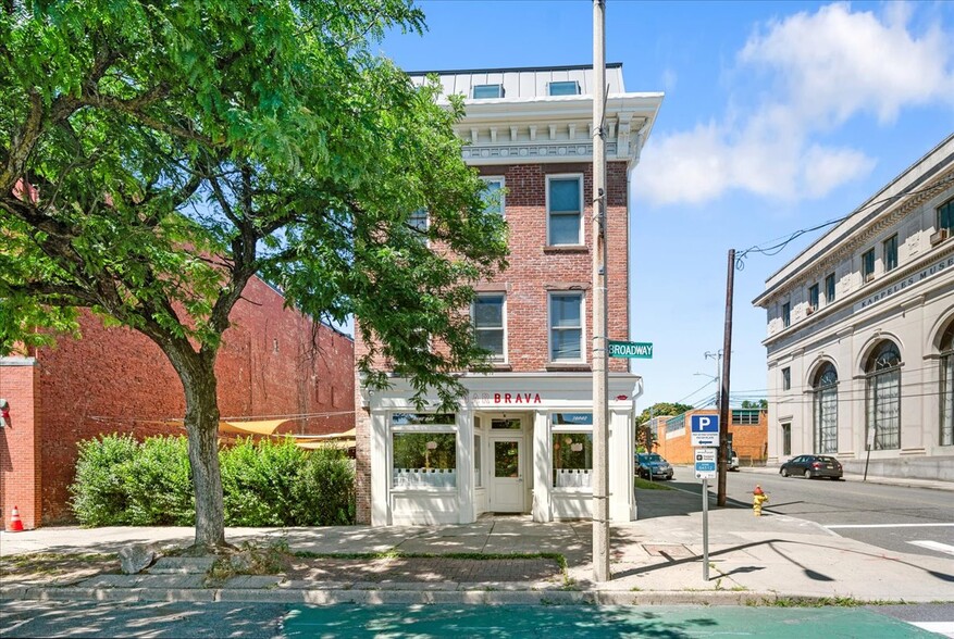 Primary Photo Of 96 Broadway, Newburgh Restaurant For Lease