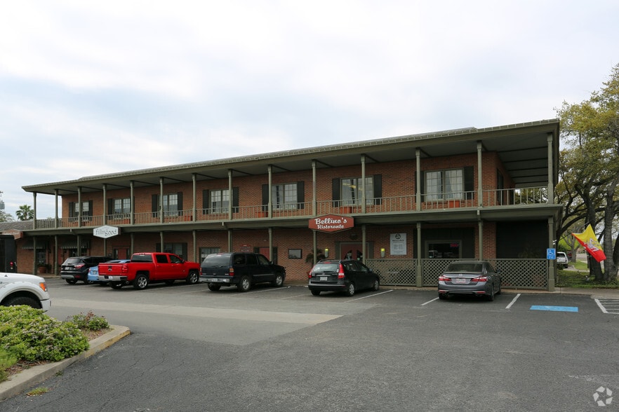 More Photos Of 3815-3853 Alameda, Corpus Christi Unknown For Lease