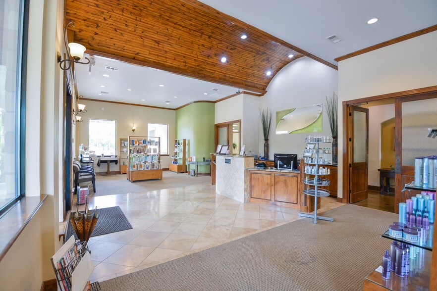 More Photos Of 2320 Airport Rd, Temple Storefront Retail Office For Lease