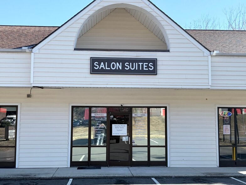 More Photos Of 4422 N Roxboro St, Durham Freestanding For Lease