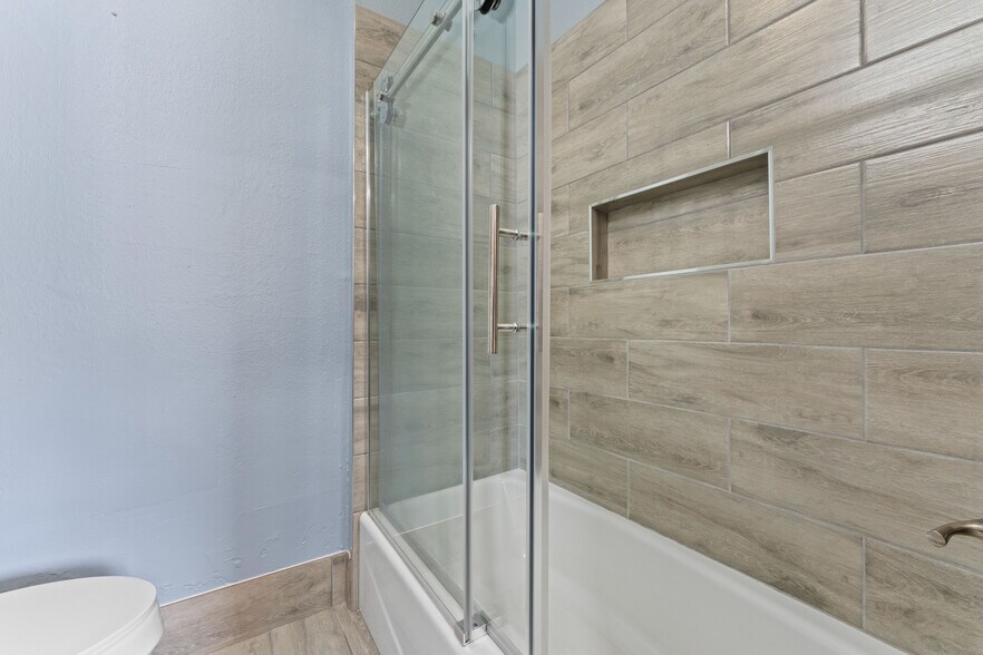 More Photos Of 2020 Highland Rd, Baton Rouge Hotel For Sale