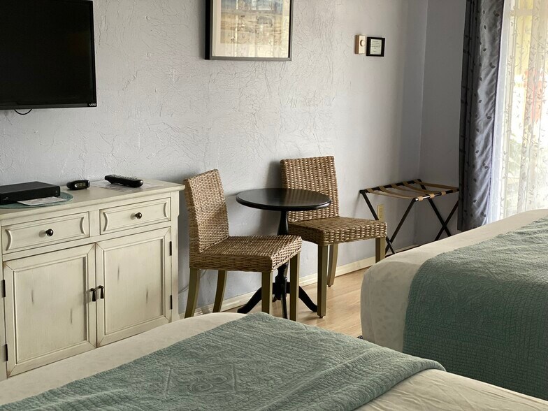 More Photos Of 940 Oregon Ave SE, Bandon Hotel For Sale