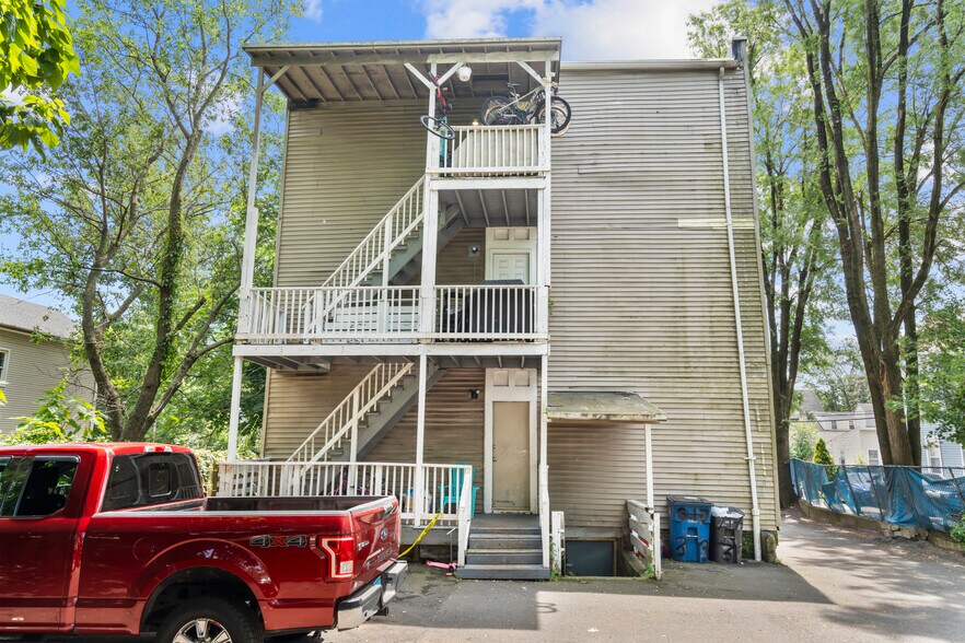 More Photos Of 215 Rosette St, New Haven Multifamily For Sale