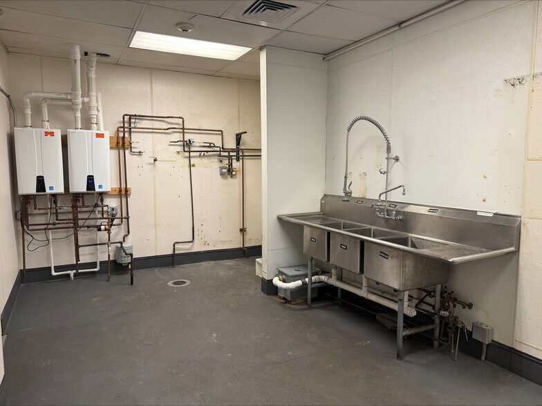 More Photos Of 337-353 Park St, Glencoe Storefront Retail Residential For Lease