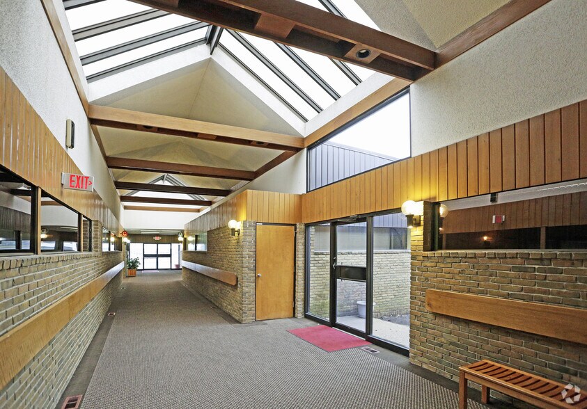More Photos Of 25865 W 12 Mile Rd, Southfield Medical For Lease
