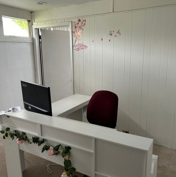More Photos Of 8 Manor Rd, Smithtown Office For Sale