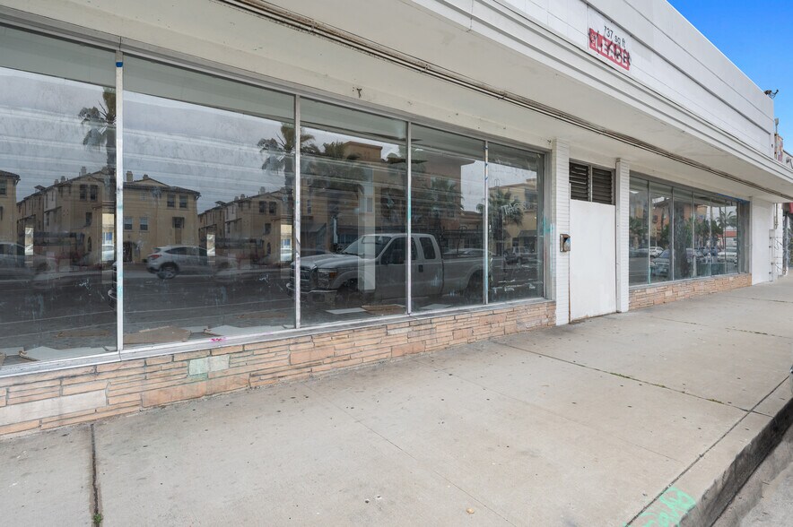More Photos Of 733 Broadway, Chula Vista Storefront For Sale