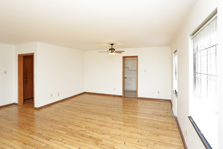 More Photos Of 3333 Grand Ave, Des Moines Apartments For Sale