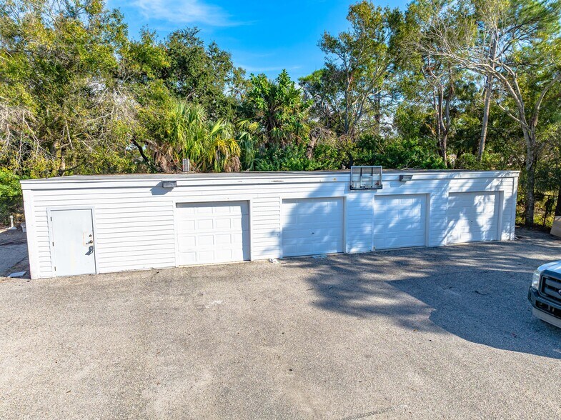 More Photos Of 2192-2198 Princeton St, Sarasota Manufacturing For Sale