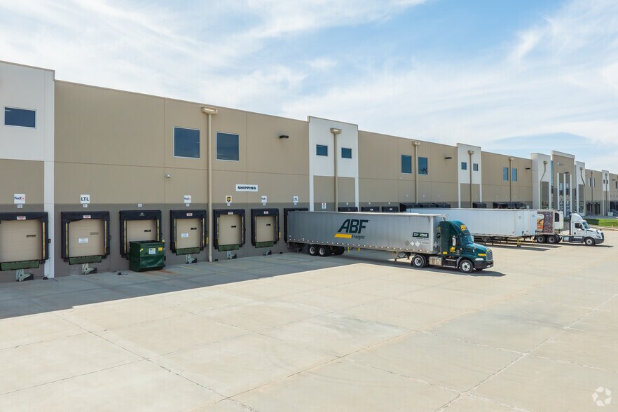 More Photos Of 4400 NW 41st St, Riverside Distribution For Lease