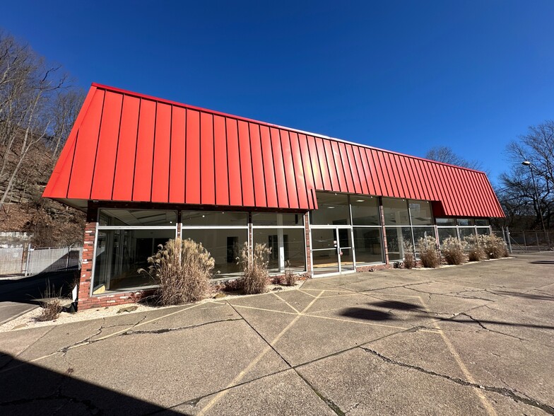 Primary Photo Of 4744 University Blvd, Coraopolis Showroom For Lease