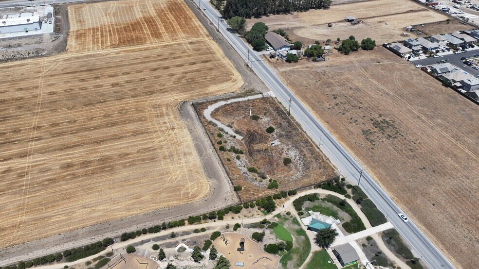More Photos Of Walnut Ave, And 3rd Street, Greenfield Land For Sale