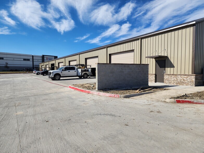 More Photos Of 3255 N McDonald St, McKinney Warehouse For Lease