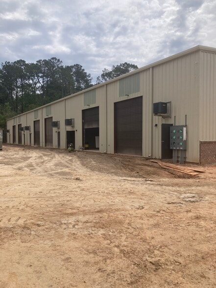 More Photos Of 2030 Phillip Dr, Covington Warehouse For Lease