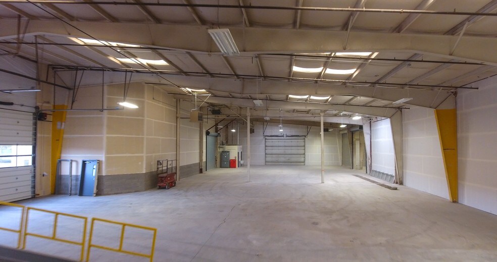 More Photos Of 20495 Murray Rd, Bend Warehouse For Lease