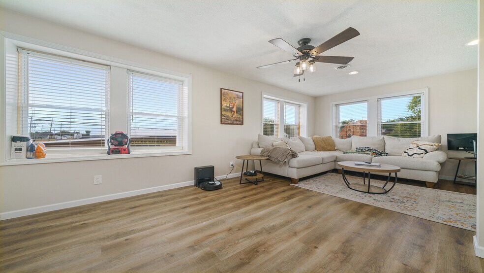 More Photos Of 110 E Dixon St, Polo Specialty For Sale