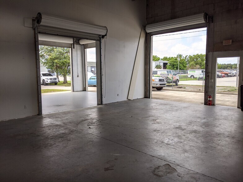 More Photos Of 3081 SE Dominica Ter, Stuart Manufacturing For Lease