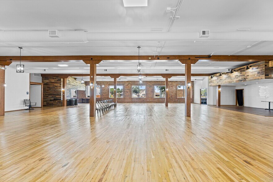 More Photos Of 415 W Madison Ave, Iola Restaurant For Sale