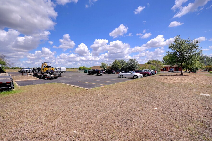 More Photos Of 1300 Universal City Blvd, Universal City Warehouse For Sale