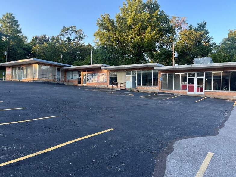 More Photos Of 410-490 Rue St, Florissant General Retail For Lease